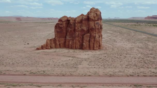 Mooie Standing Rock Formation Navajo Reservation Land Luchtfoto — Stockvideo