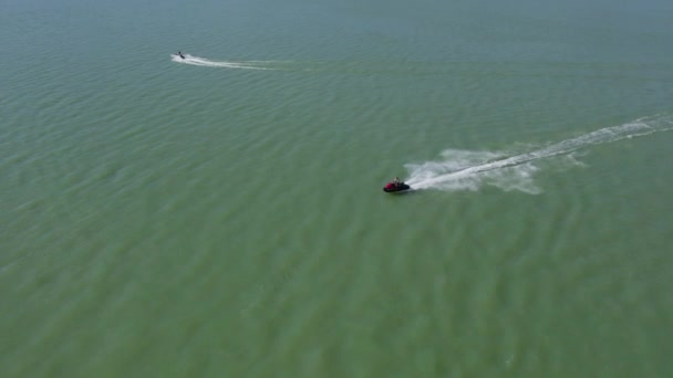Jinete Rápido Speedy Jet Ski Sea Doo Lago Durante Soleado — Vídeos de Stock