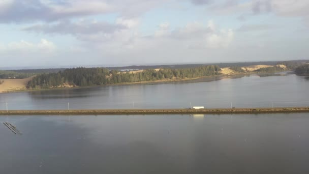 Truck Crossing Causeway North Bend Oregon High Tide Aerial View — Vídeos de Stock