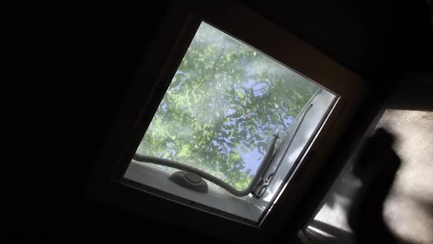 Opening Ceiling Window Motorhome Getting Hot Summer Air Circulation Campervan — Stock video