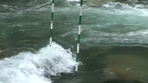 Swinging Obstacles River Poles Used Canoe Race — Video Stock