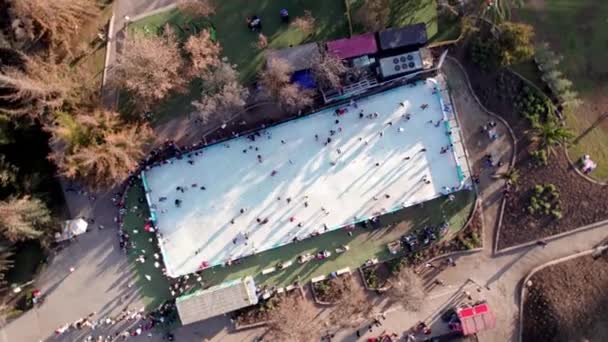 Spiral Overhead View Group People Skating Ice Rink Parque Araucano – Stock-video