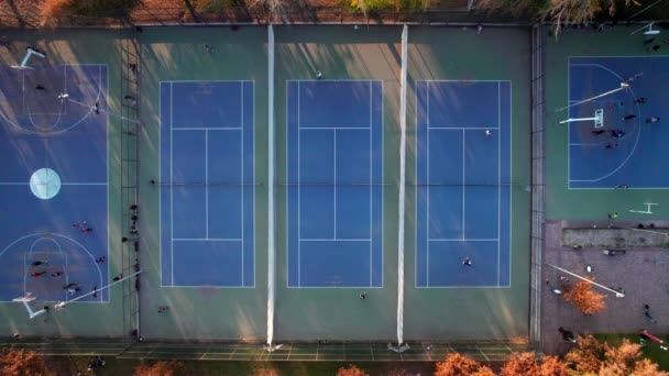 Static Overhead View Group People Playing Tennis Parque Araucano Las – stockvideo