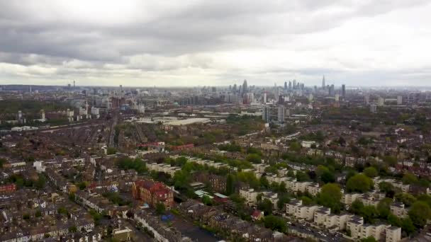 Снимок Воздуха Юго Запада Лондона Смотрящий Городской Горизонт — стоковое видео