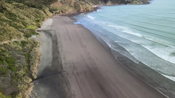 Vue Aérienne Sur Plage Sable Noir Raglan Nouvelle Zélande — Video
