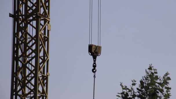 Industrial Crane Hook Swinging Wind Industrial Construction Crane Lifting Heavy — Stock videók