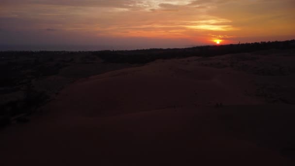 Vietnam Günbatımında Kızıl Kum Tepeleri Nin Panoramik Görüntüsü Eğik — Stok video