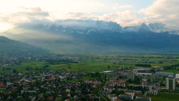 Panoramic View Tranquil Townscape Snowcapped Mountains Background Switzerland Aerial Wide — Vídeo de Stock