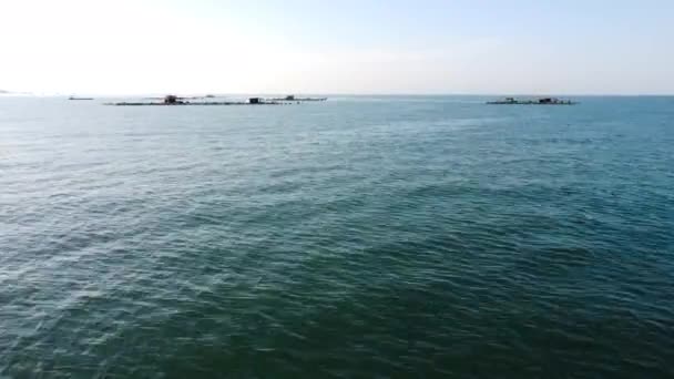 Vista Aérea Rápida Para Frente Das Plataformas Piscicultura Mar Vietname — Vídeo de Stock