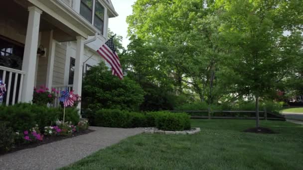 Pull Back American Flag Front Porch Nice House Patriotic Decorations — Αρχείο Βίντεο