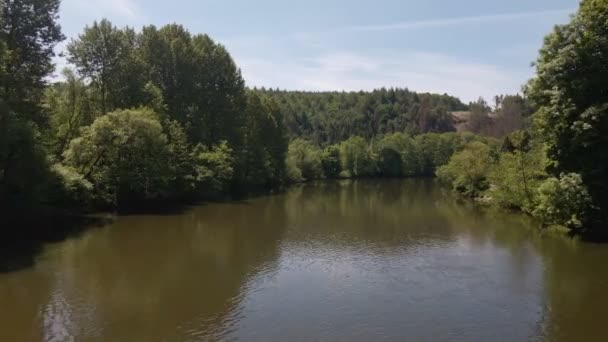 Calma Río Expansivo Oeste Alemania Una Soleada Mañana Primavera Vuelo — Vídeo de stock