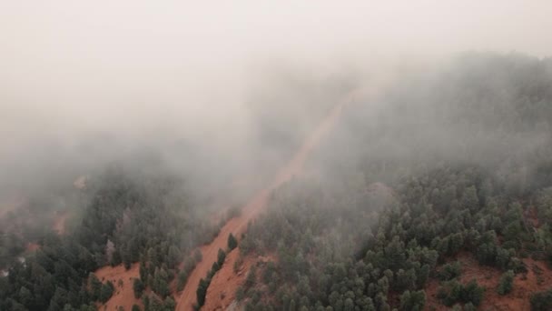 Aerial Bird Eye View Dirt Road Visible Fog Cheyenne Canyon — Wideo stockowe