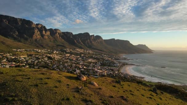 Schöner Sonnenuntergang Camps Bay Beach Kapstadt Südafrika Luftaufnahme — Stockvideo