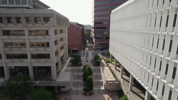 Aerial View Flying Buildings Downtown Wilmington Sunny Usa Pull Back — Stock Video