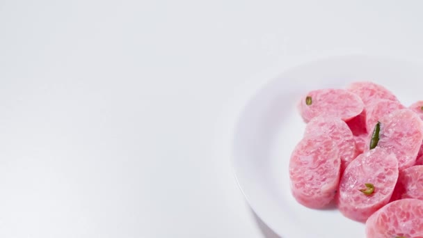 Pittige Gefermenteerde Varkenssalade Van Dichtbij Aziatisch Eten Dagelijkse Stijl — Stockvideo