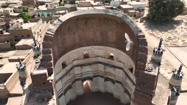 Een Antenne Uitzicht Prachtige Oude Middeleeuwse Graftombe Uch Sharif Bahawalpur — Stockvideo