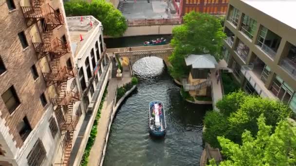 Tekne Mavna San Antonio Nehri Yürüyüş Parkı Nın Yanındaki Köprünün — Stok video