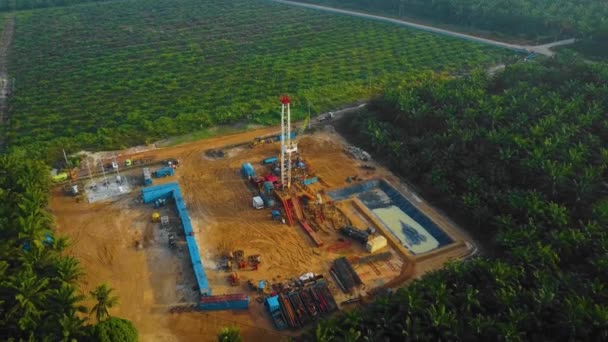 Cinematic Drone Shot Onshore Drilling Workover Rig Structure Rig Equipment — Video