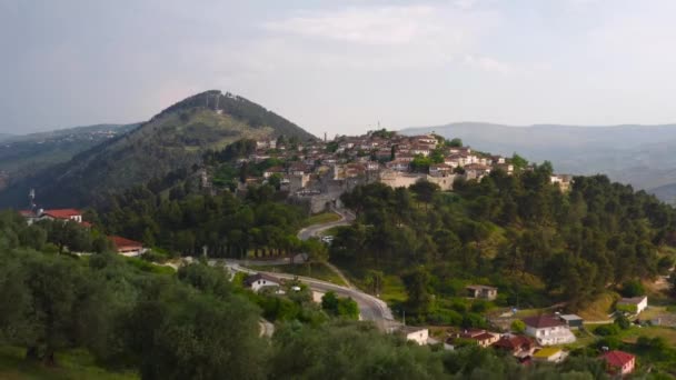 Vista Aérea Reveladora Cidade Berat Albânia Dia Nublado Património Mundial — Vídeo de Stock