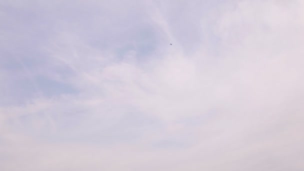 Low Flying Passenger Plane Crossing Beautiful Blue Sky Veil Clouds — Vídeos de Stock