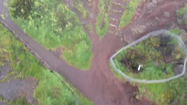 Top Drone Footage Cirque Mafate Runion Island Two People Standing — Stok video