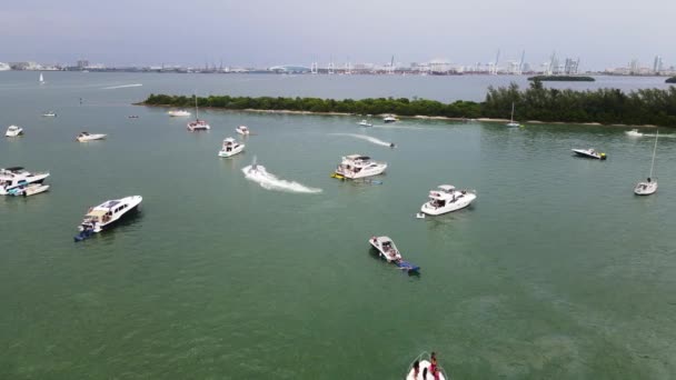 Personnes Vacances Sur Yachts Bateaux Pendant Été Miami Floride Aérien — Video