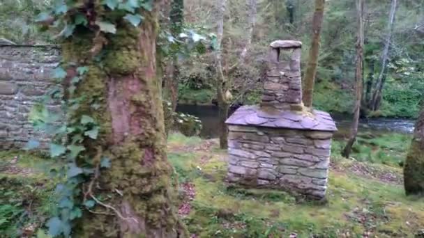 Refugio Montaña Horno Cabaña Construido Con Piedras Cerca Del Río — Vídeos de Stock