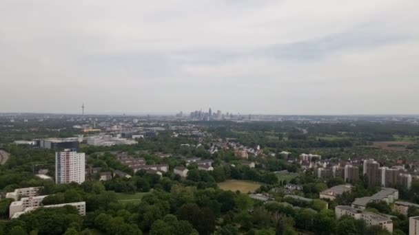 Luchtbeelden Van Het Stadsgezicht Van Frankfurt Main Een Bewolkte Lentedag — Stockvideo