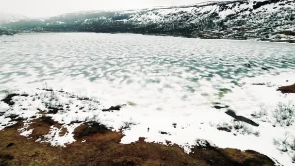 Вид Воздуха Замерзшее Озеро Издалсватнет Хордаланде Норвегия Пьедестал Ввысь — стоковое видео