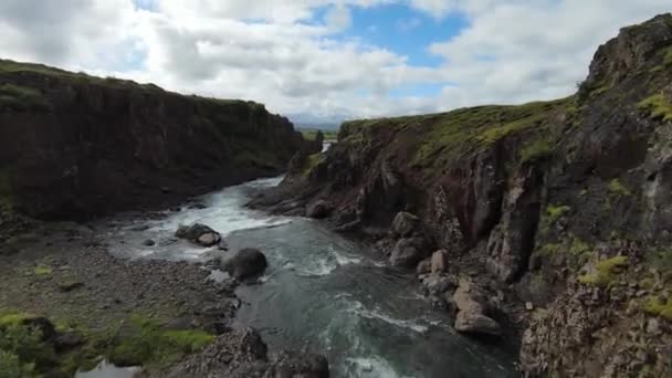 Fpv Slow Motion Iceland River Valley — Vídeo de Stock