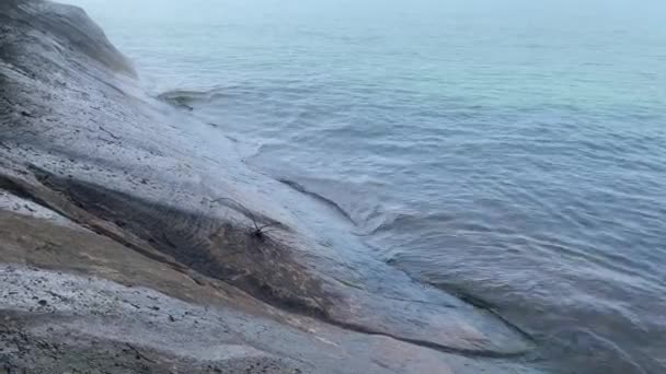 Rocky Coastline Lake Superior Pictured Rocks Foggy Day Blue Water — Wideo stockowe
