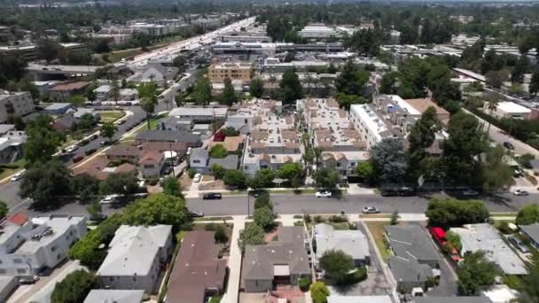 Condomínios Casas Apartamentos Edifícios Escritórios Burbank Califórnia Longo Rota 134 — Vídeo de Stock