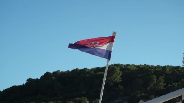 Κροατική Σημαία Στον Πόλο Κυματίζει Τον Άνεμο Στατική — Αρχείο Βίντεο
