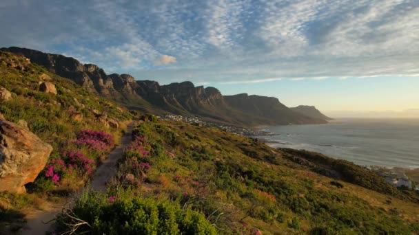 Happy Couple Lions Head Trail View Twelve Apostles Sunset Aerial — Stockvideo