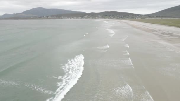 Flying Calm Waves Keel Beach Achill Island County Mayo Ireland — Stock Video