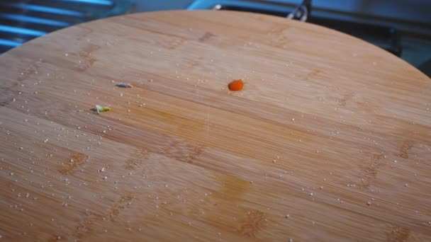 Umieszczenie Tosty Pełnoziarnisty Chleb Desce Drewnianej Przygotowania Jedzenia Anabolicznego Zbliżenie — Wideo stockowe