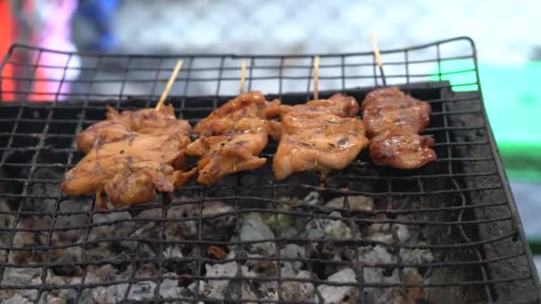 曼谷街头食物Bbq肉片烤炉烤焦炭 — 图库视频影像