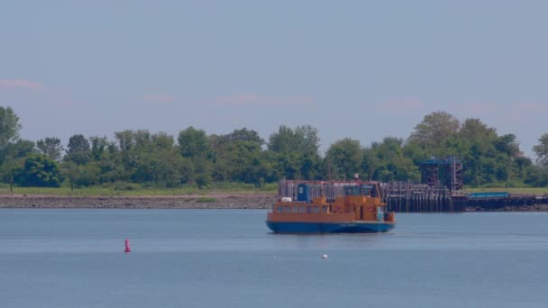 Roll Roll Orange Ferry Heading Hart Island Blue Sky Sunny — Stock Video
