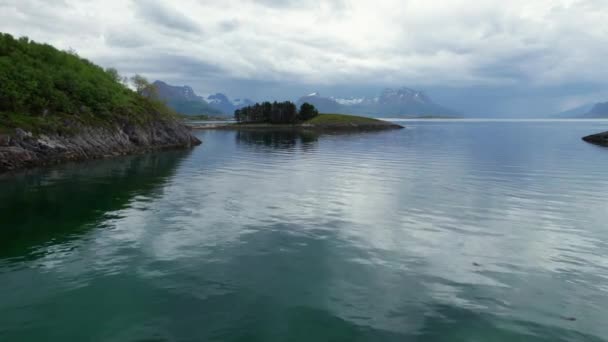 Inoltro Aereo Sopra Oceano Verso Una Piccola Isola Helgeland Norvegia — Video Stock