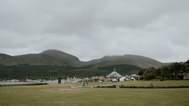 Vista Las Montañas Mourne Desde Parque Día Nublado Cámara Lenta — Vídeos de Stock