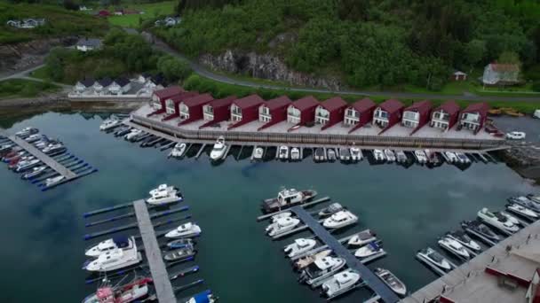 Εναέρια Τροχιά Πλάνο Του Λιμανιού Tonnes Νορβηγικές Καλύβες Κοντά Στη — Αρχείο Βίντεο