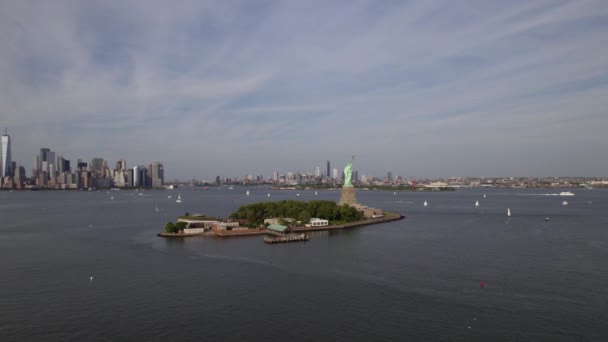 Aerial View Statue Liberty Front Brooklyn Manhattan Cityscape New York — Stock Video