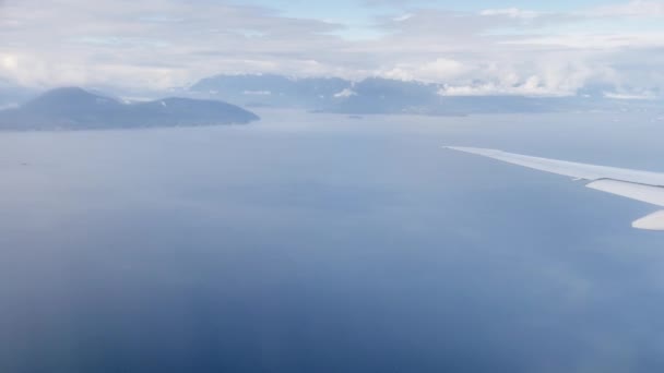 Avion Tournant Dessus Des Océans Des Îles — Video