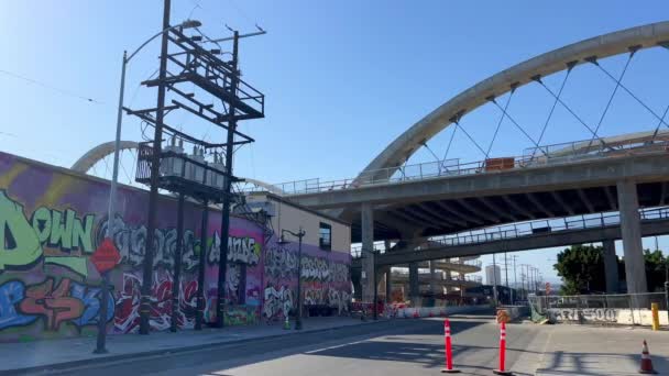 Establishing Shot Downtown Industrial Area Sixth Street Bridge Street Art — Stockvideo