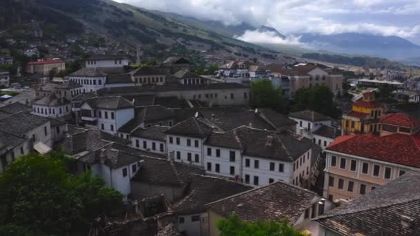 Flyga Över Välbevarad Ottomansk Arkitektur Gjirokaster Gamla Stan Albanien — Stockvideo