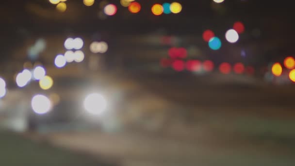 Defocused Traffic Drives Street Level Camera Night — Vídeo de stock