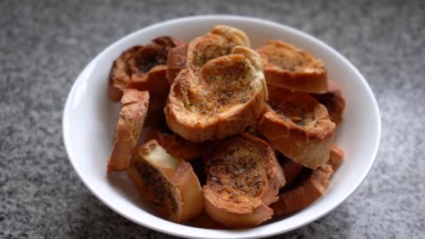 Freshly Baked Flavoured Toast Bowl Close — 图库视频影像