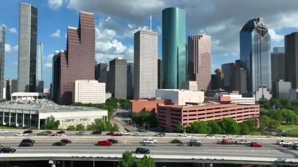 Interstate Passes Downtown Houston Texas Rush Hour Blue Sky Dramatic — 图库视频影像