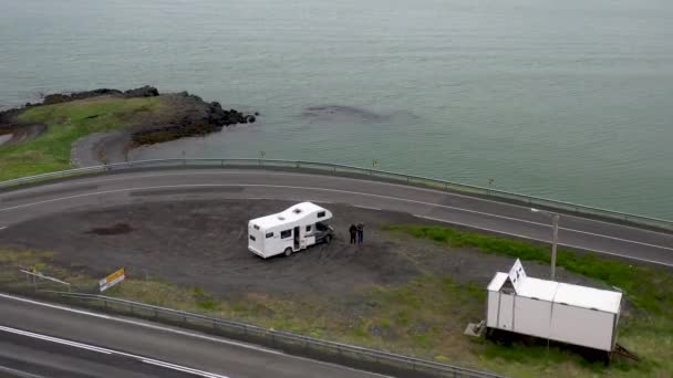 Recreational Vehicle Iceland Road Water Drone Video Tilting Mountains — стоковое видео