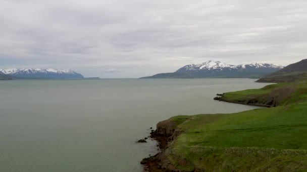 Islande Eau Les Montagnes Avec Drone Vidéo Aller Avant — Video